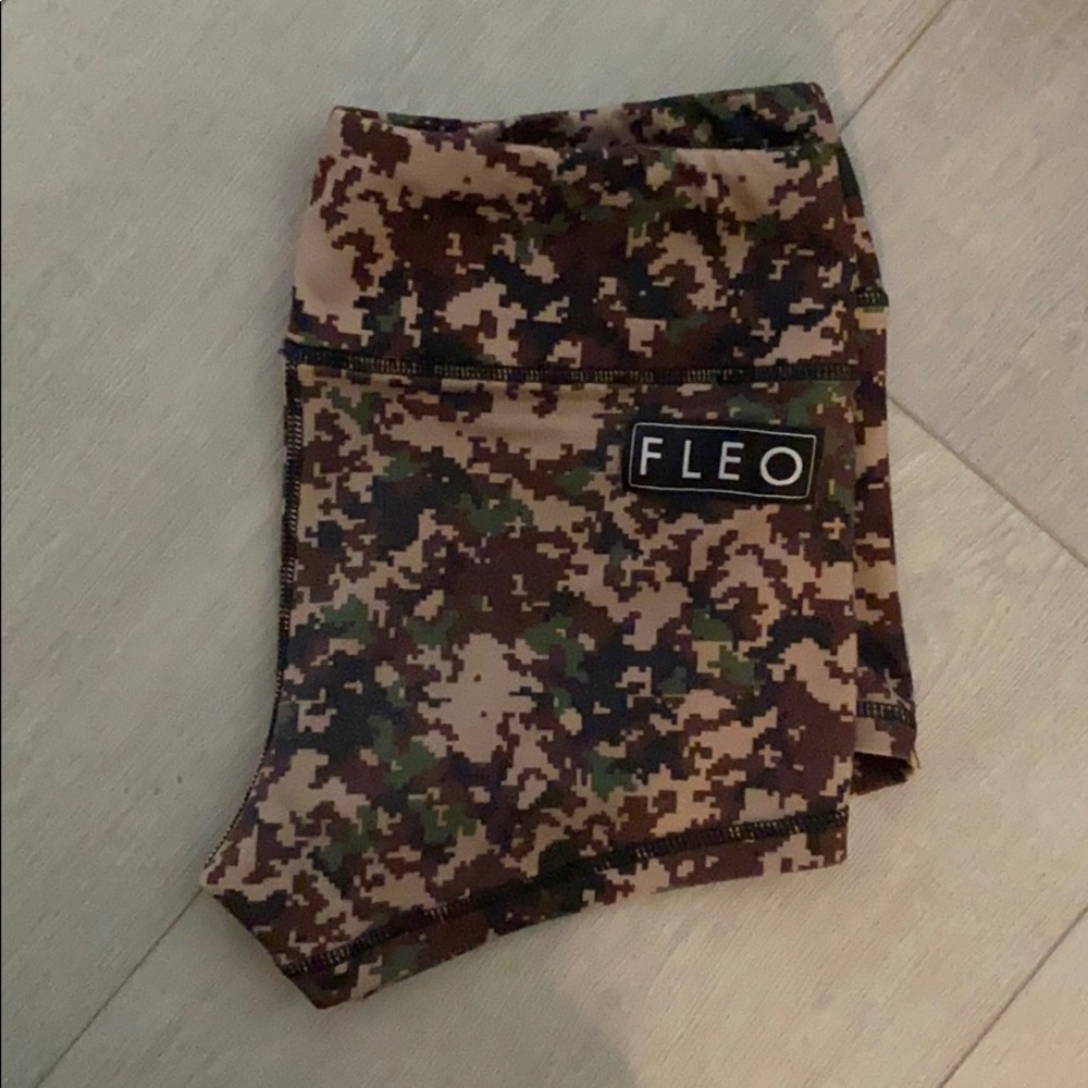 Fleo camo shorts
